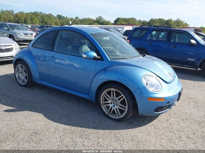 VOLKSWAGEN NEW BEETLE 2010