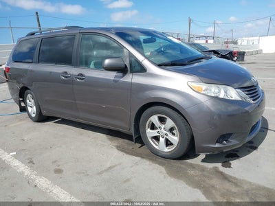 TOYOTA SIENNA 2016