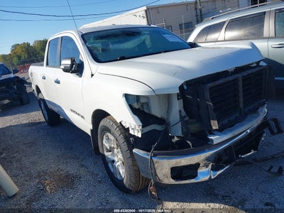 NISSAN TITAN 2019