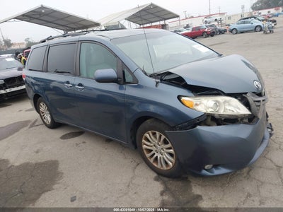TOYOTA SIENNA 2013