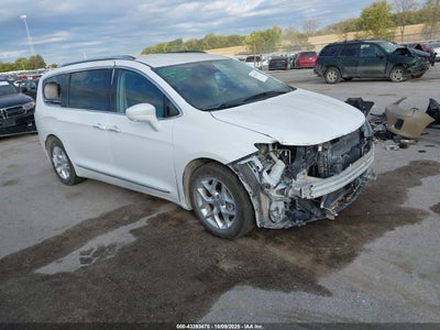 CHRYSLER PACIFICA 2017
