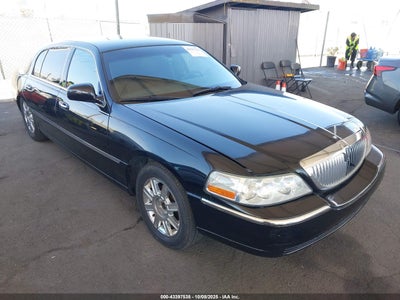 LINCOLN TOWN CAR 2011