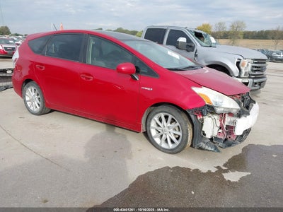 TOYOTA PRIUS V 2013