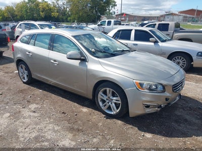 VOLVO V60 2015