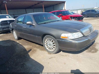LINCOLN TOWN CAR 2004