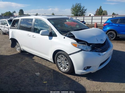 TOYOTA SIENNA 2011