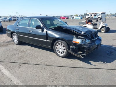 LINCOLN TOWN CAR 2010