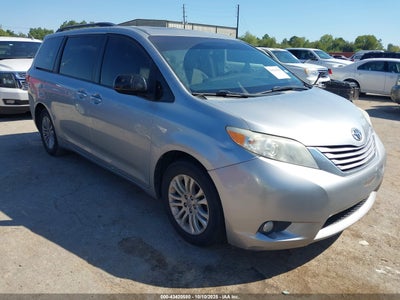 TOYOTA SIENNA 2017