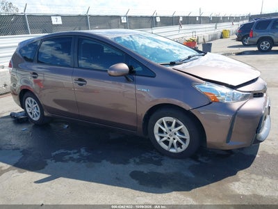 TOYOTA PRIUS V 2015