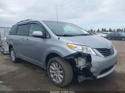 TOYOTA SIENNA 2012