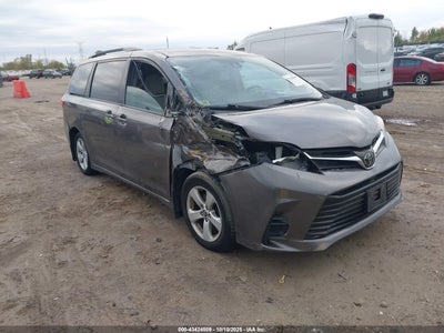 TOYOTA SIENNA 2019
