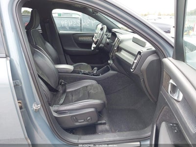 VOLVO XC40 2021