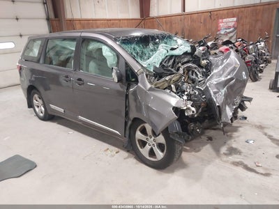 TOYOTA SIENNA 2016