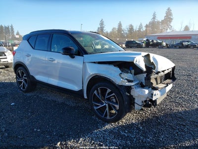 VOLVO XC40 2021