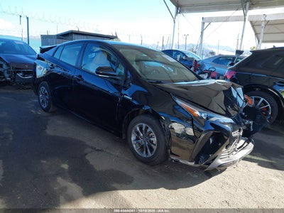 TOYOTA PRIUS 2021