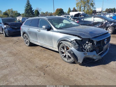 VOLVO V90 CROSS COUNTRY 2017