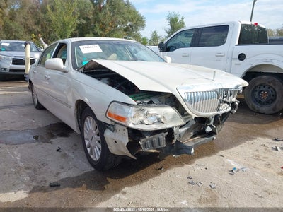 LINCOLN TOWN CAR 2005