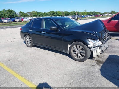 INFINITI M37 2013