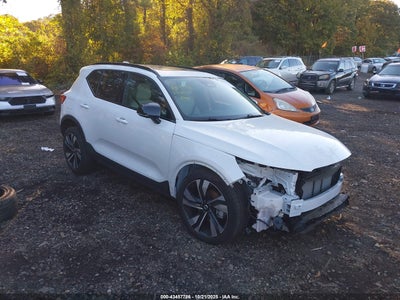 VOLVO XC40 2024