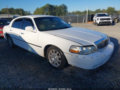 LINCOLN TOWN CAR 2010