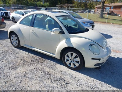 VOLKSWAGEN NEW BEETLE 2010
