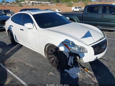 INFINITI M37 2011