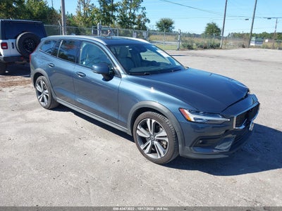 VOLVO V60 CROSS COUNTRY 2025