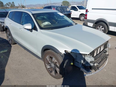 VOLVO V60 CROSS COUNTRY 2022