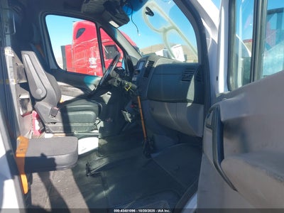 MERCEDES-BENZ SPRINTER 2500 2011