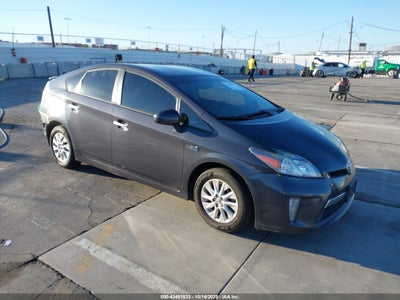 TOYOTA PRIUS PLUG-IN 2015
