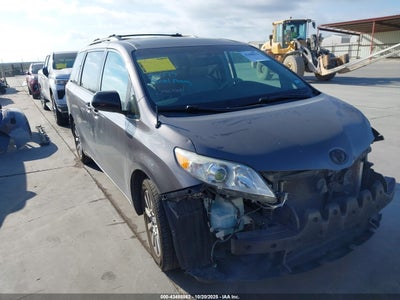 TOYOTA SIENNA 2011