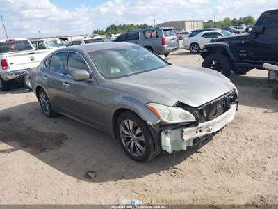 INFINITI M37 2013