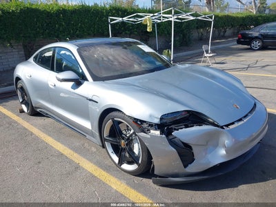 PORSCHE TAYCAN 2024