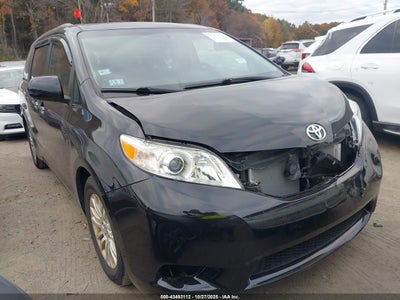 TOYOTA SIENNA 2016