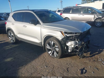 VOLVO XC40 2023