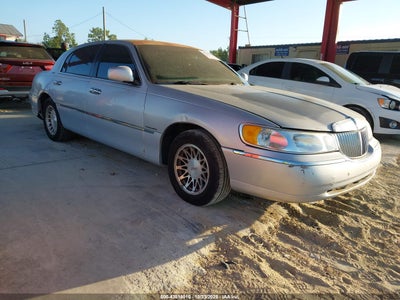 LINCOLN TOWN CAR 2001