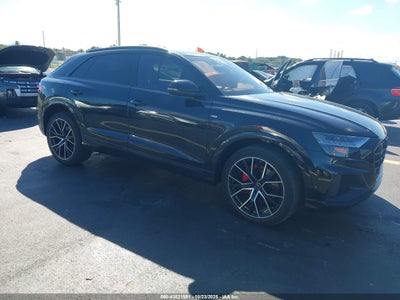 AUDI Q8 2022