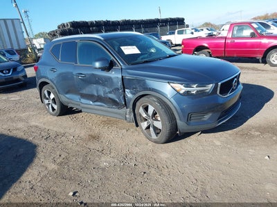 VOLVO XC40 2022