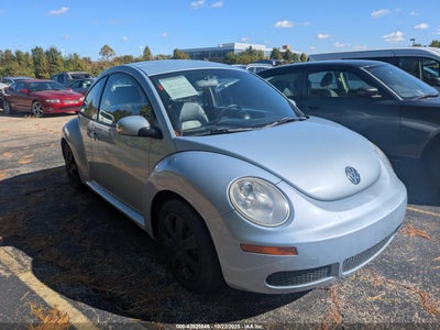 VOLKSWAGEN NEW BEETLE 2010