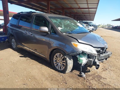 TOYOTA SIENNA 2017