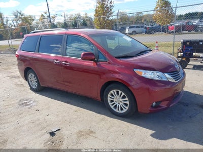 TOYOTA SIENNA 2017