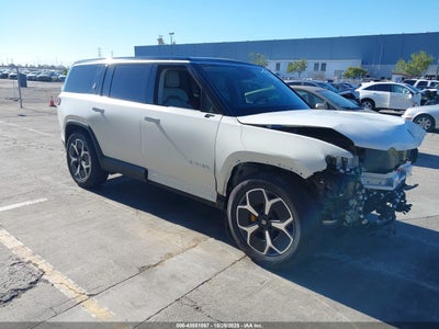 RIVIAN R1S 2023