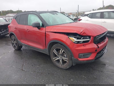 VOLVO XC40 2021