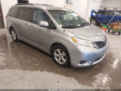 TOYOTA SIENNA 2012