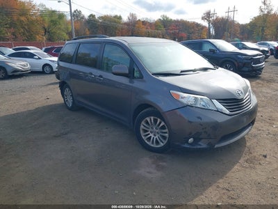 TOYOTA SIENNA 2016