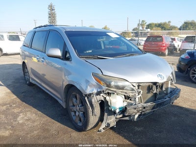 TOYOTA SIENNA 2015