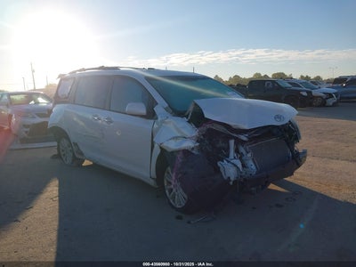 TOYOTA SIENNA 2011