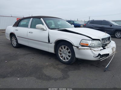 LINCOLN TOWN CAR 2010