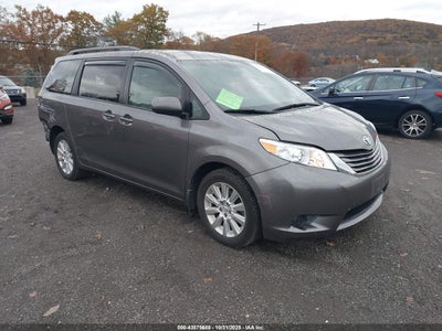 TOYOTA SIENNA 2015