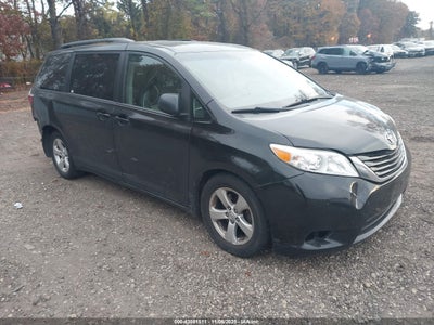 TOYOTA SIENNA 2016